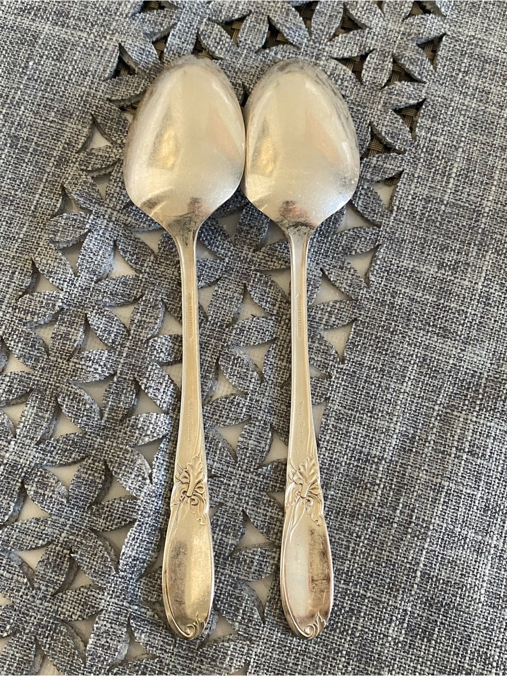 Oneida Coommunity Vintage-Style Silver Flatware Set with Floral Handles - Silver - Picture 6 of 16